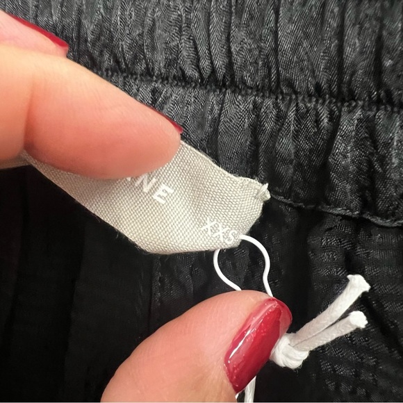 NWT Everlane XXS Black Satin High Rise Elastic Waist Relaxed Fit Pull On Shorts - Picture 5 of 10